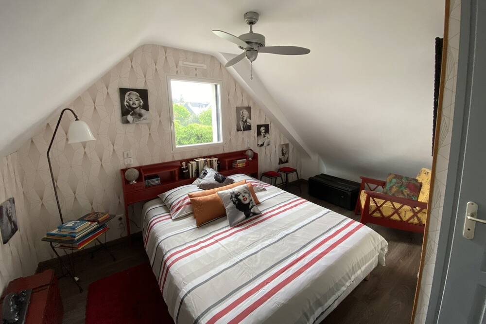 Photo of Bedroom in Larmor-Baden