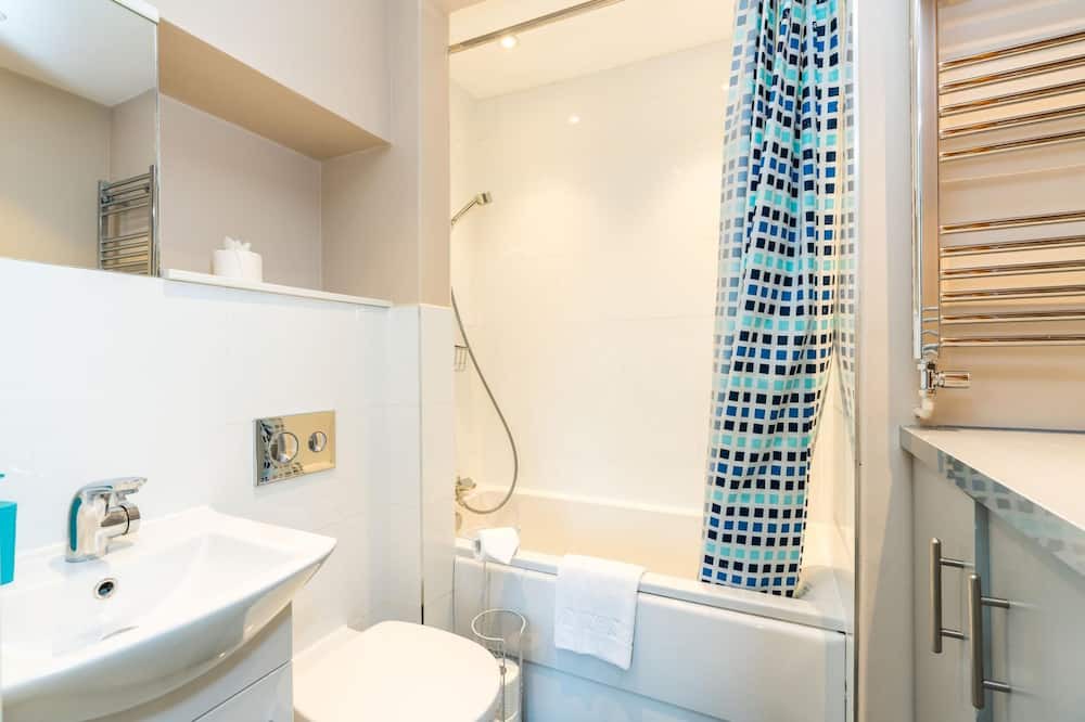 Photo of Bathroom in Cantelowes