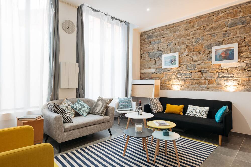 Photo of Livingroom in Voltaire - Saint Amour