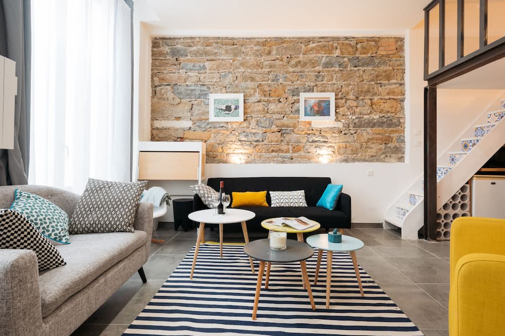 Photo of Livingroom in Voltaire - Saint Amour