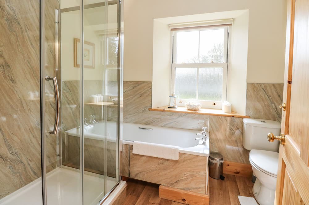 Photo of Bathroom in Lochgilphead