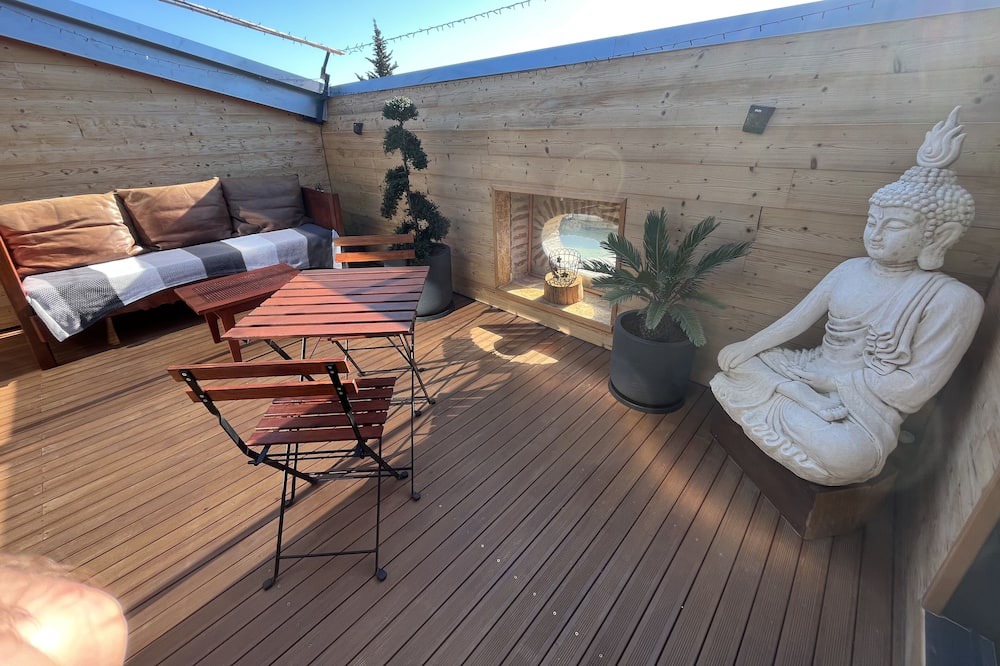 Photo of Patio Balcony in Villeneuve-la-Riviere