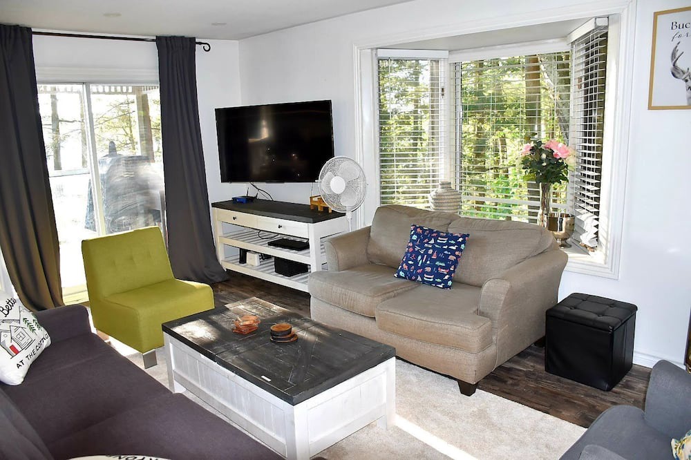 Photo of Livingroom in Armour