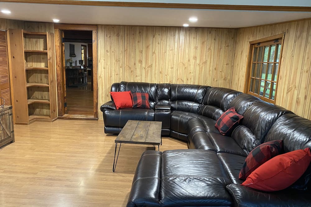 Photo of Livingroom in Fort Erie