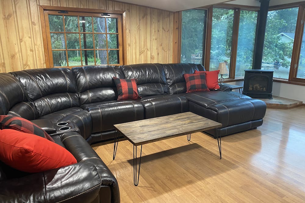 Photo of Livingroom in Fort Erie