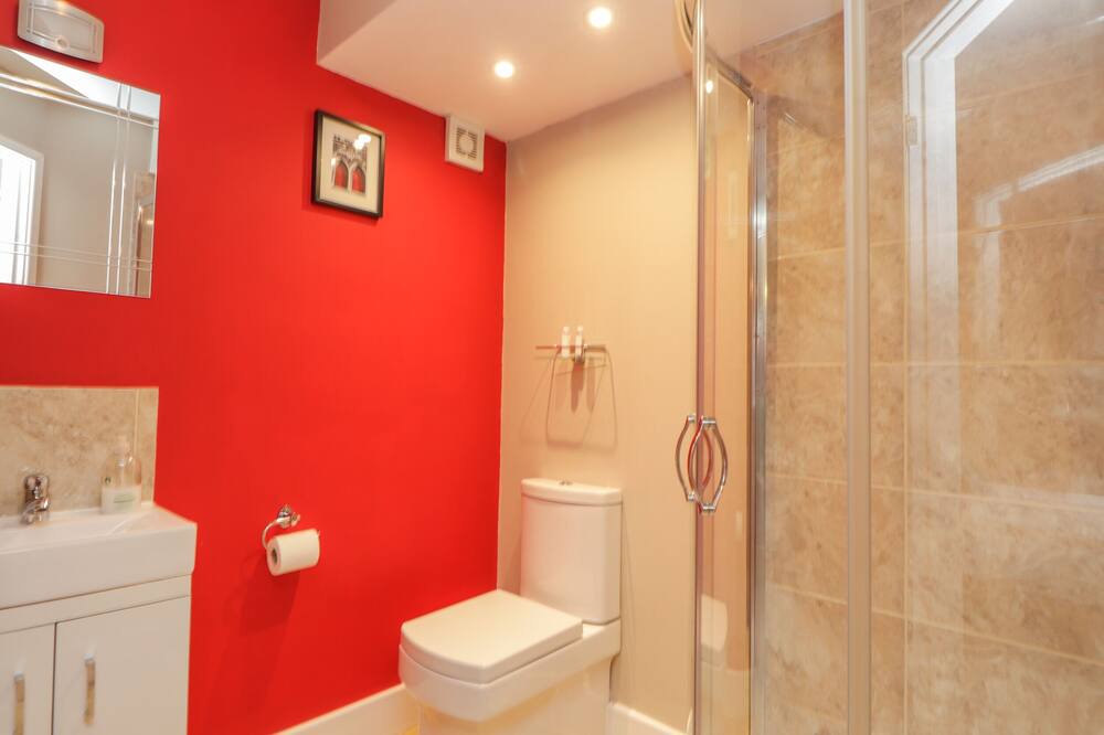 Photo of Bathroom in St Margaret's at Cliffe