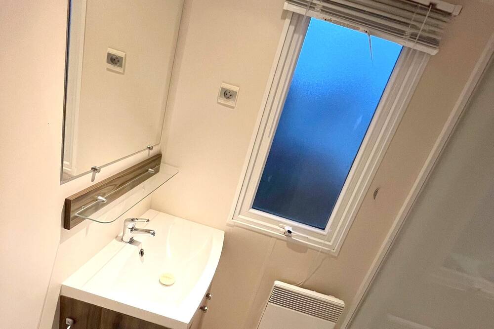Photo of Bathroom in Coulanges