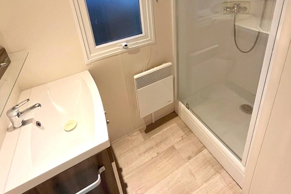 Photo of Bathroom in Coulanges