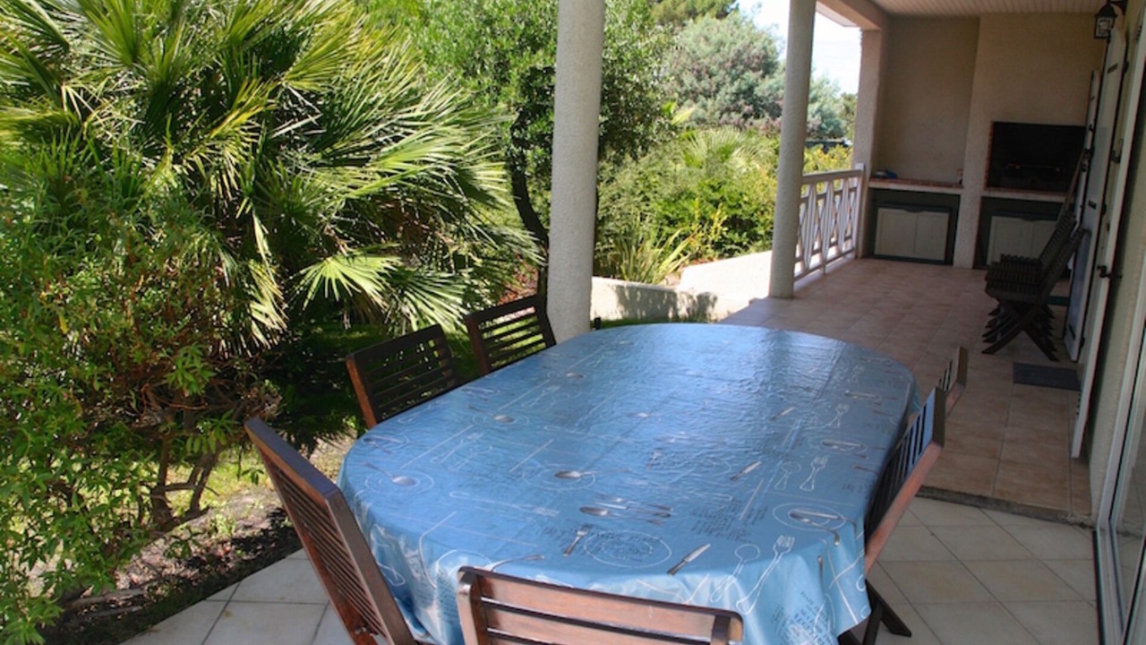 Photo of Outdoor in L'Herbe