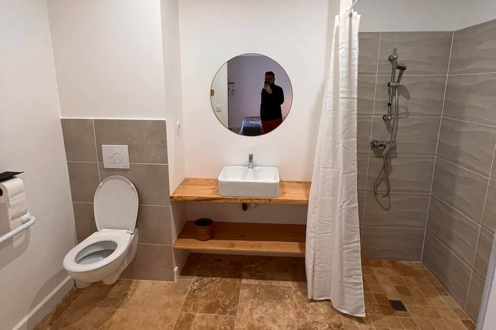 Photo of Bathroom in Saint-Martin-Lalande