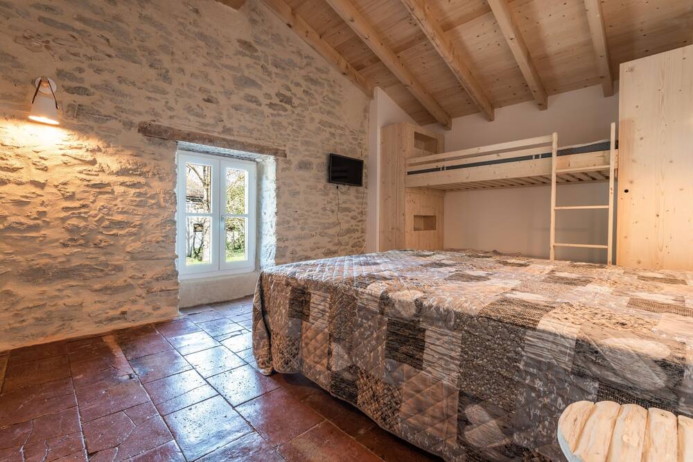 Photo of Bedroom in Saint-Martin-Lalande