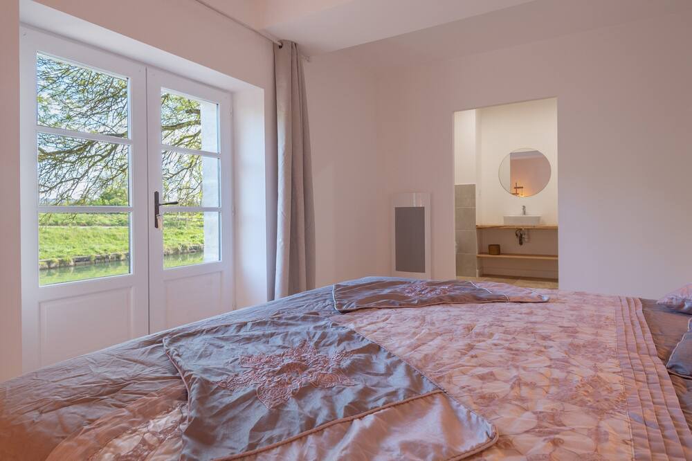 Photo of Bedroom in Saint-Martin-Lalande