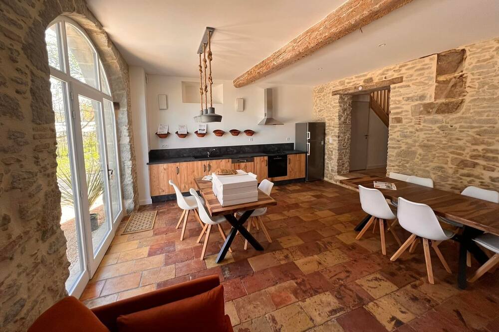 Photo of Kitchen in Saint-Martin-Lalande