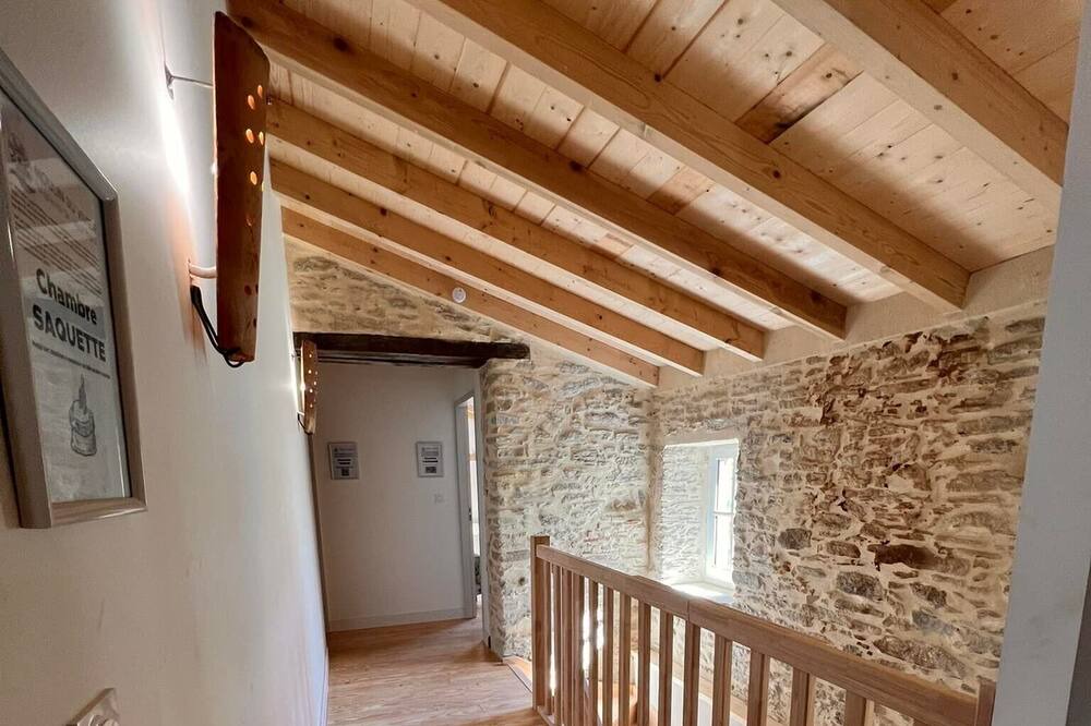 Photo of Bedroom in Saint-Martin-Lalande