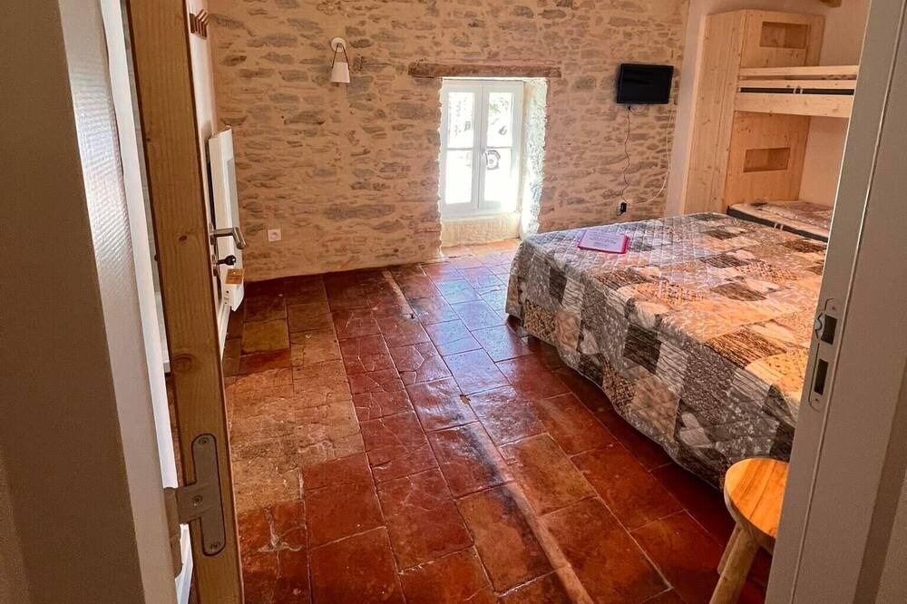 Photo of Bedroom in Saint-Martin-Lalande