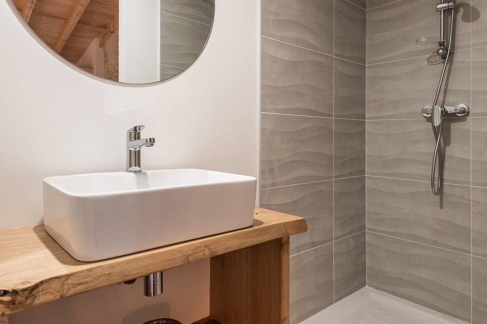 Photo of Bathroom in Saint-Martin-Lalande