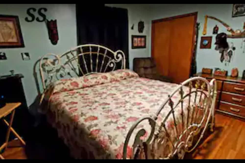 Photo of Bedroom in Ahsahka