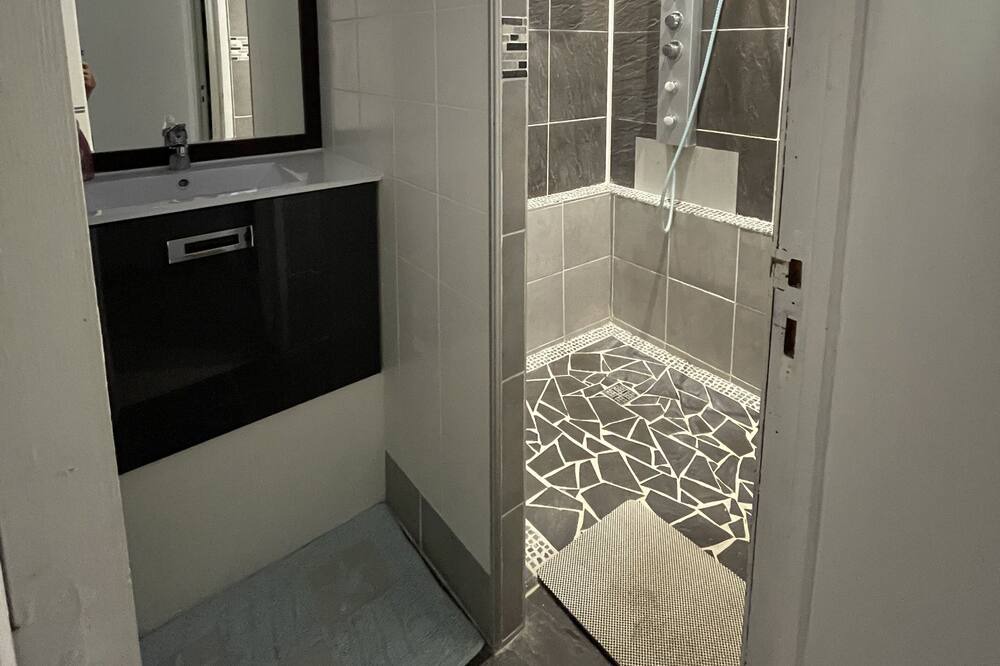 Photo of Bathroom in Contres