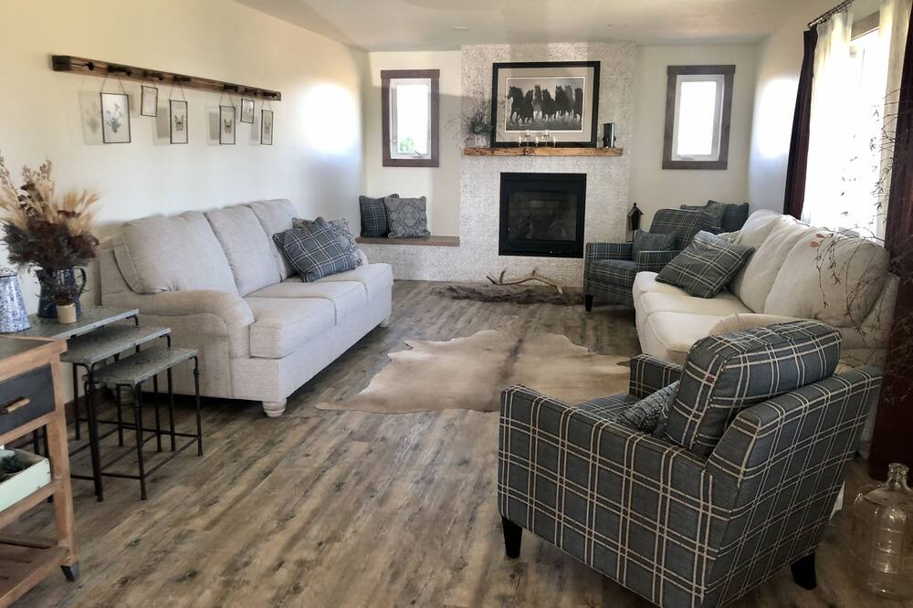 Photo of Livingroom in Division No. 7