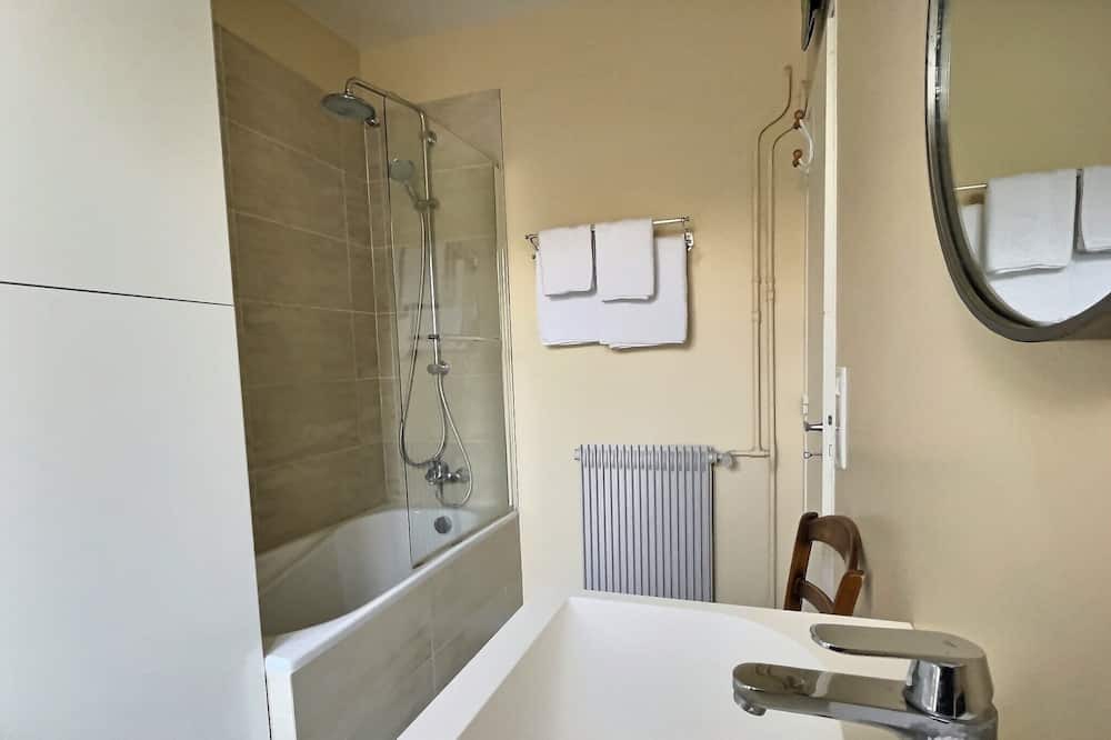 Photo of Bathroom in Parc-de-Montsouris