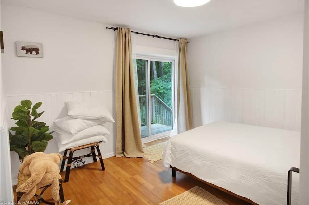 Photo of Bedroom in Georgian Bluffs