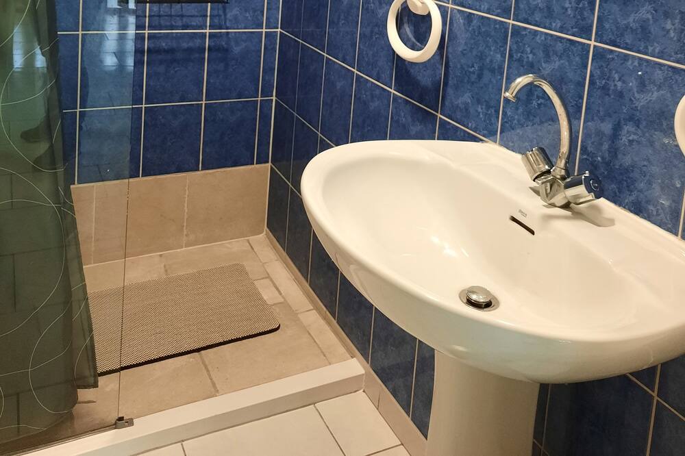 Photo of Bathroom in Contres