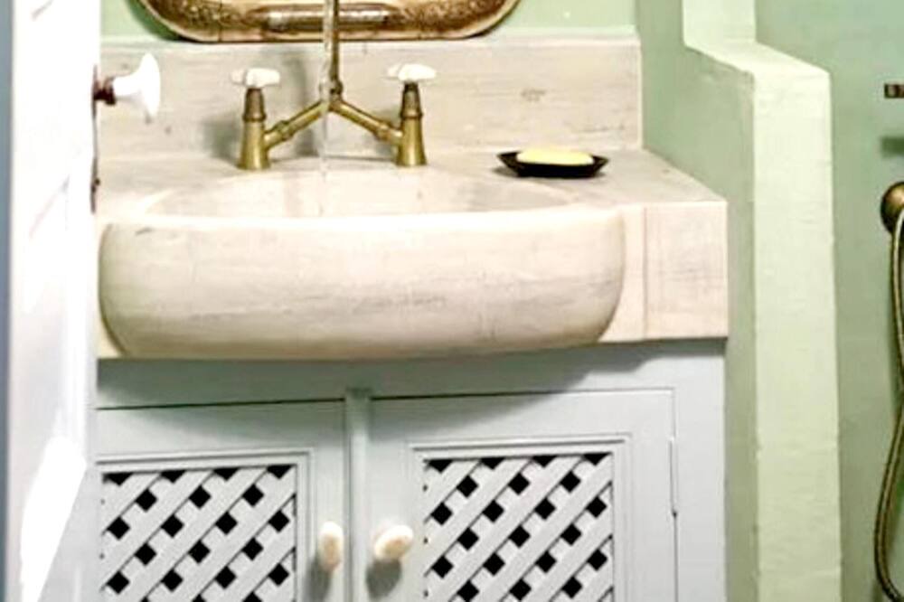 Photo of Bathroom in Chora