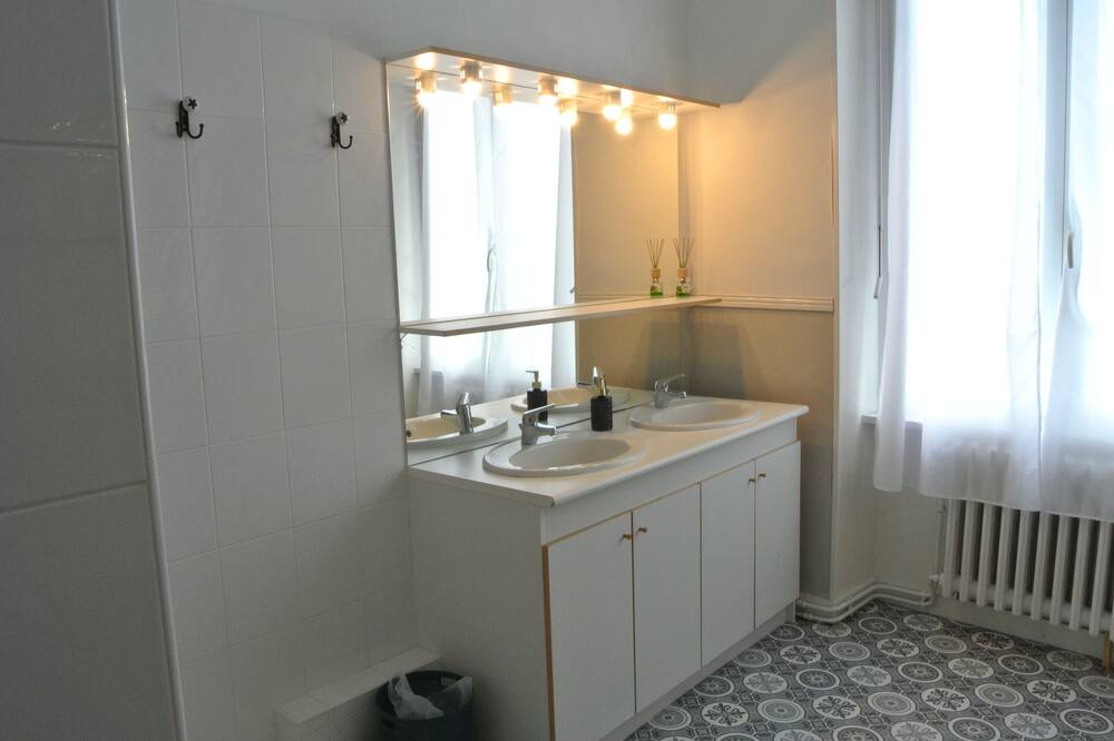 Photo of Bathroom in Landelles-et-Coupigny