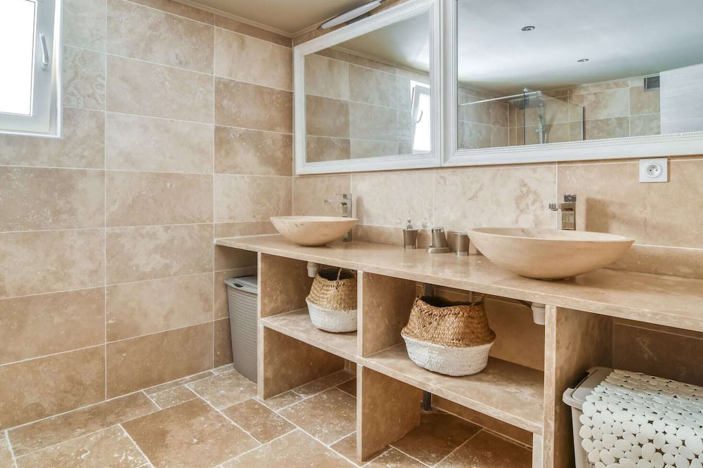 Photo of Bathroom in Le Cannet-des-Maures