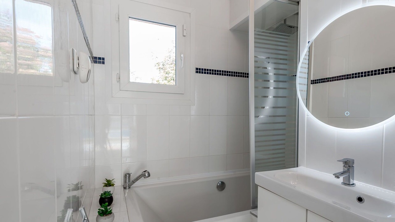 Photo of Bathroom in Caumont-sur-Durance