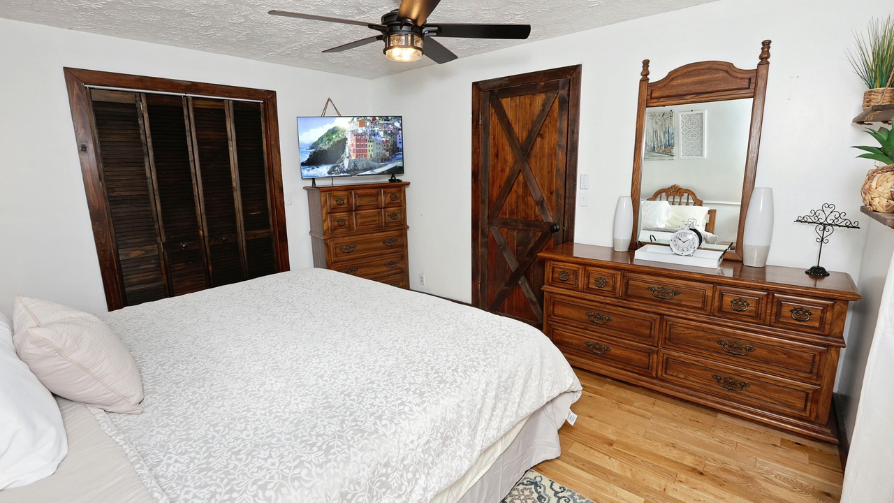 Photo of Bedroom in Cabool