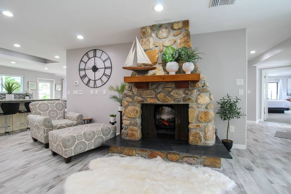 Photo of Livingroom in Golden Beach