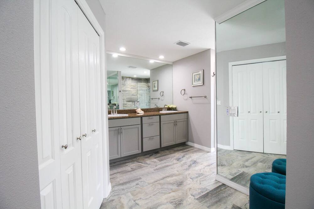 Photo of Bathroom in Golden Beach
