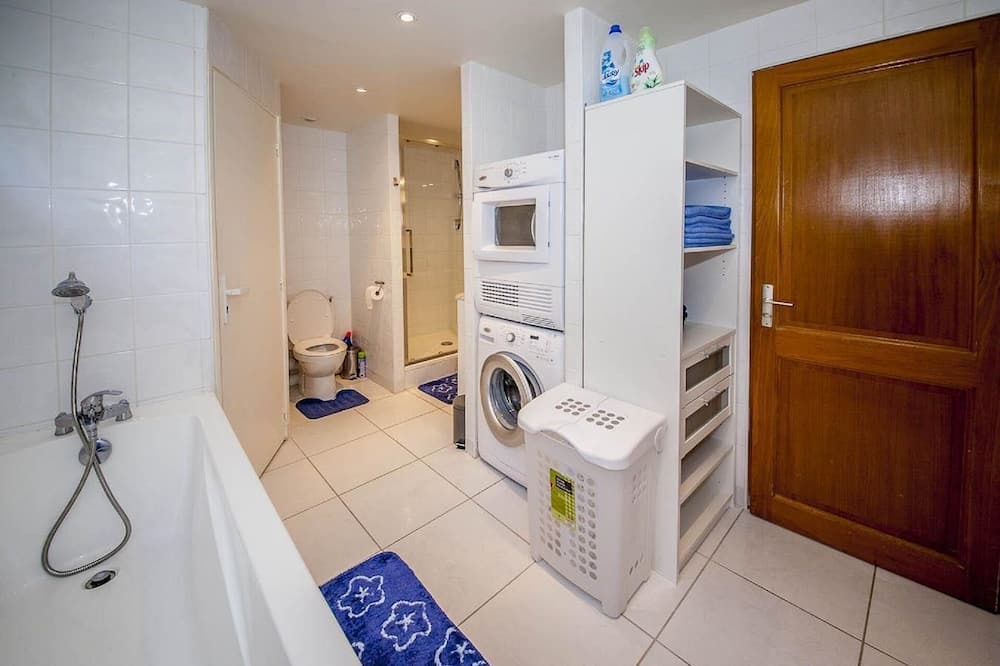 Photo of Bathroom in Suresnes