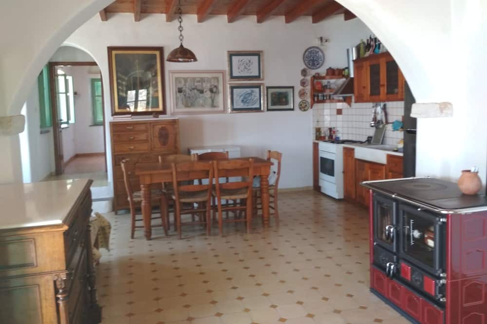 Photo of Livingroom in Aegiali