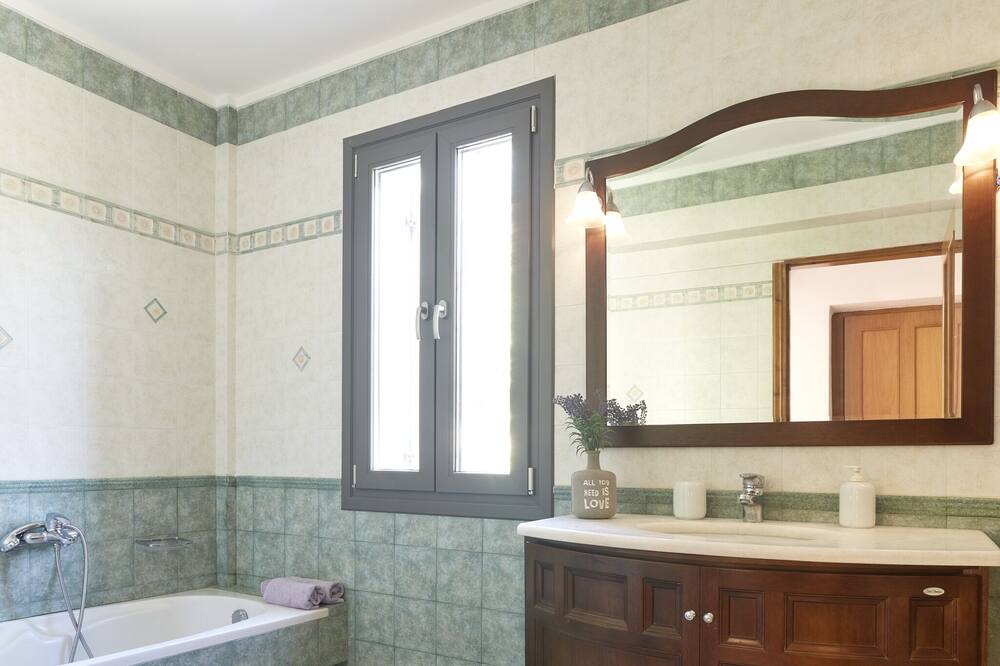 Photo of Bathroom in Koundouros