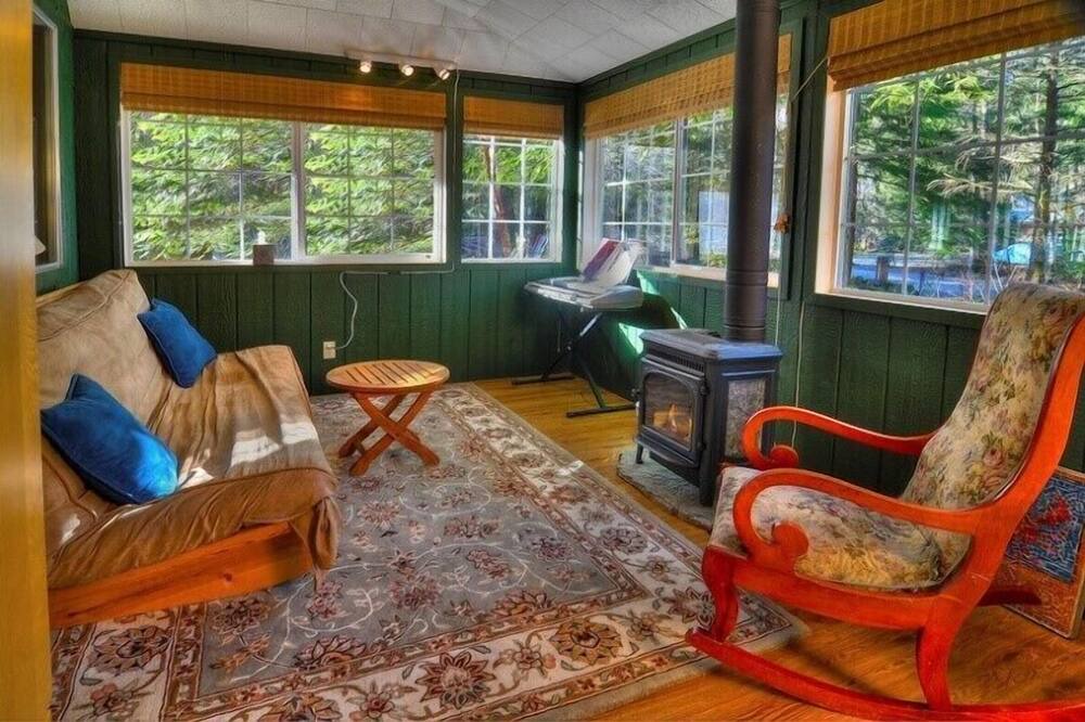 Photo of Livingroom in Skykomish
