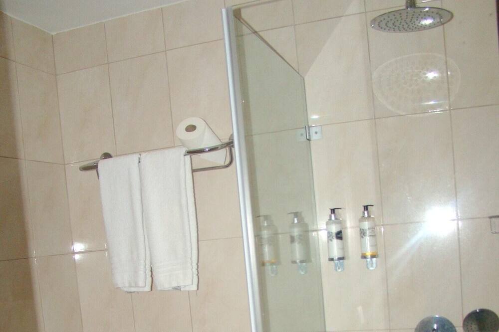 Photo of Bathroom in Queimada