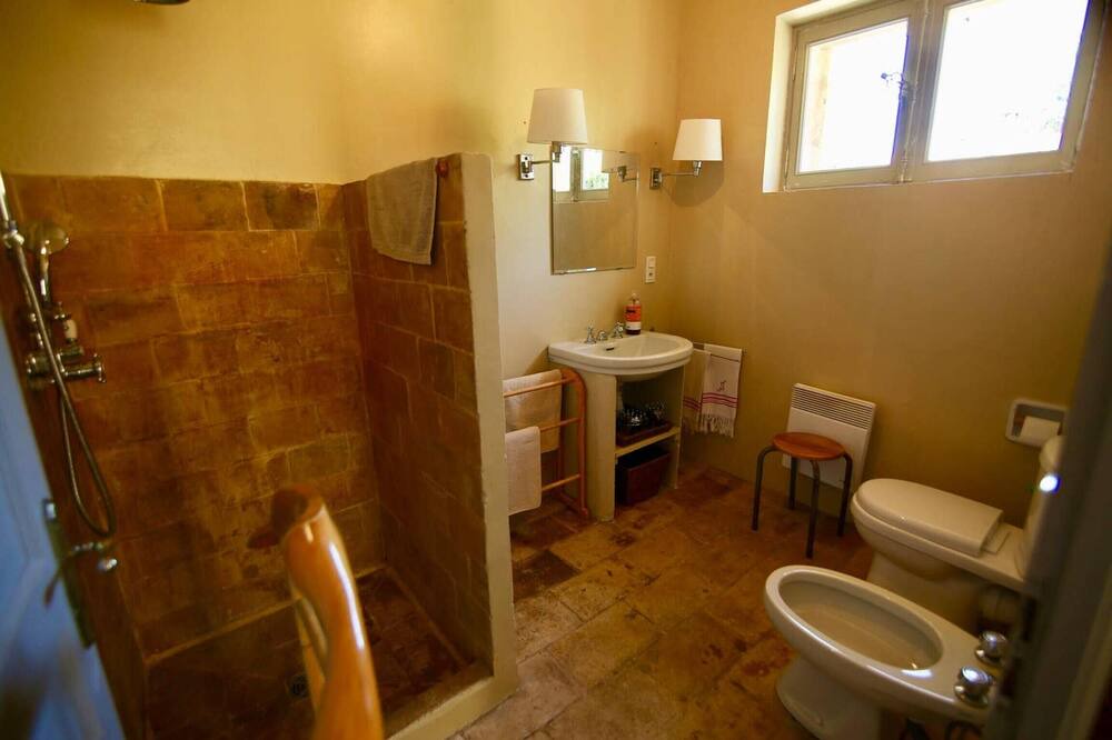 Photo of Bathroom in Marsillargues