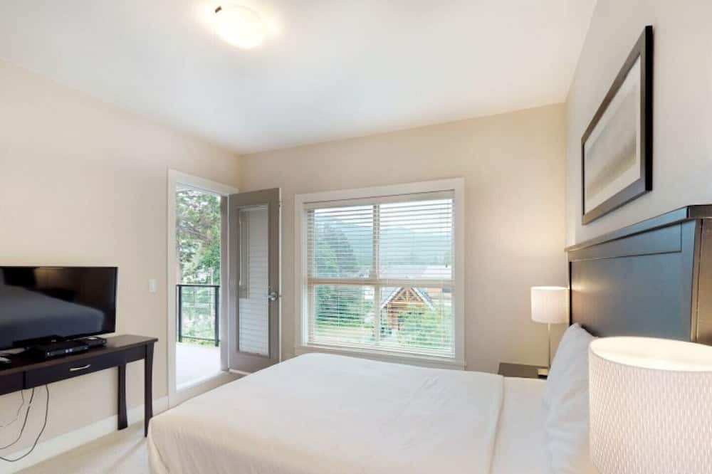 Photo of Bedroom in Harrison Hot Springs