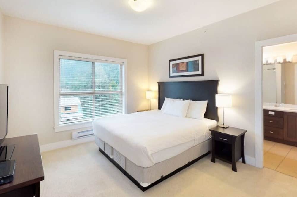 Photo of Bedroom in Harrison Hot Springs