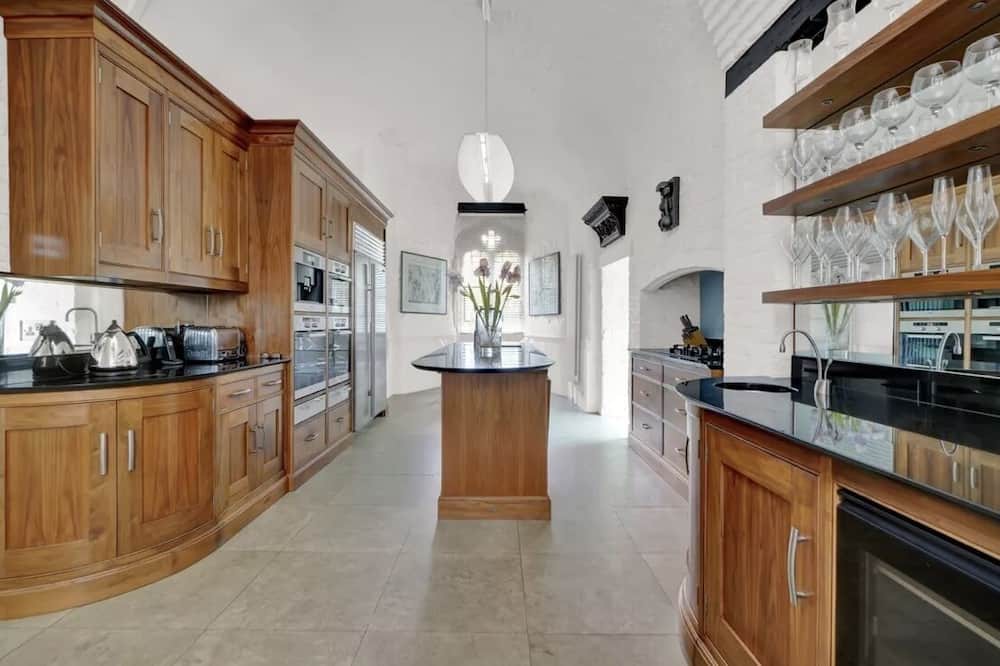 Photo of Kitchen in Esher