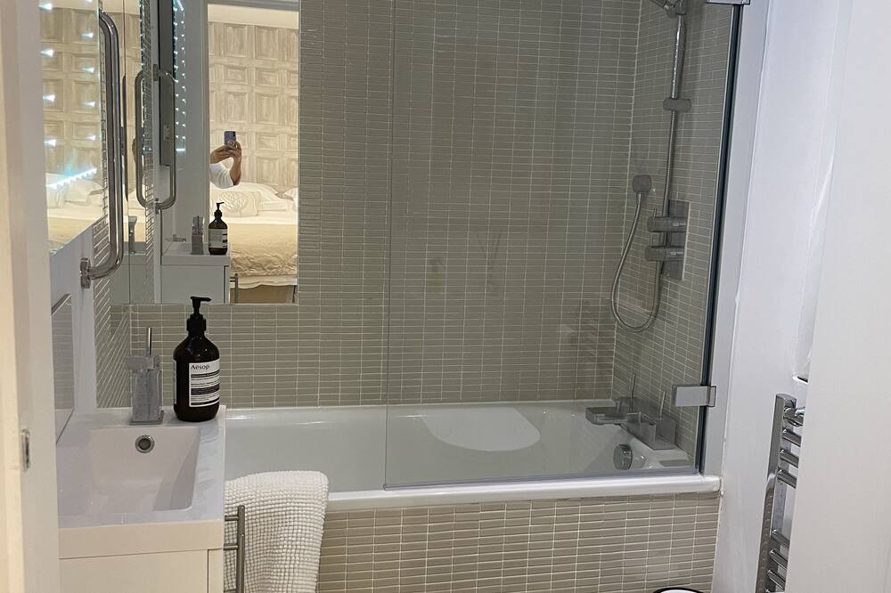 Photo of Bathroom in Esher