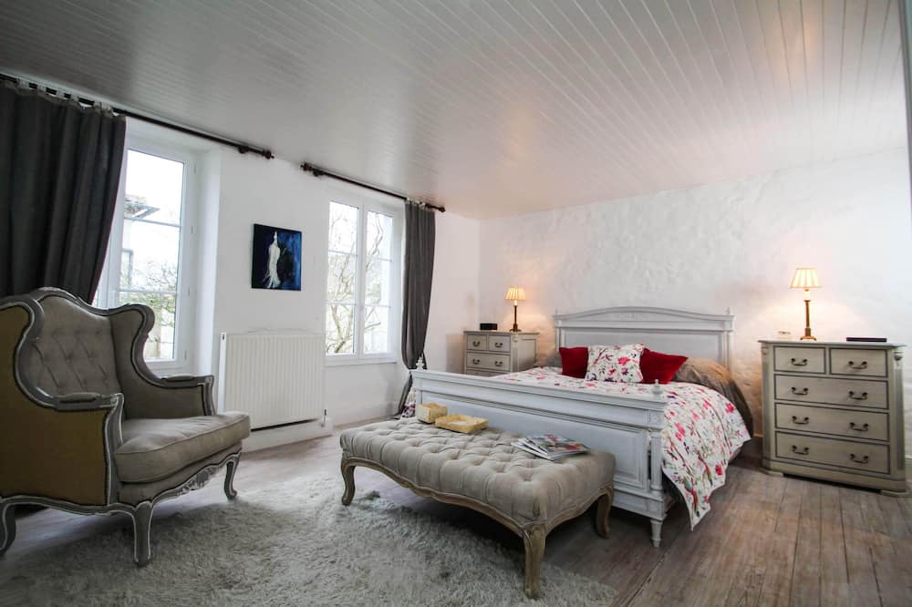 Photo of Bedroom in Coulonges