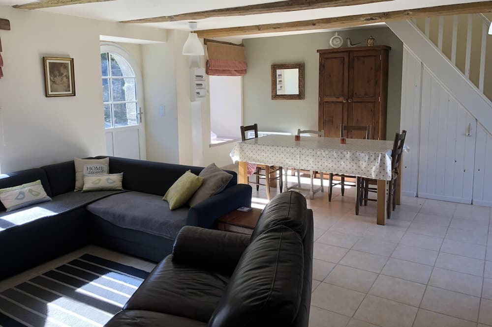 Photo of Livingroom in Saint-Igeaux