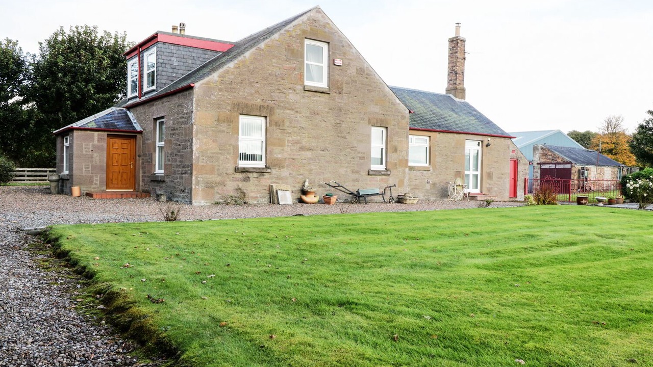 Photo of Buildings in Coupar Angus