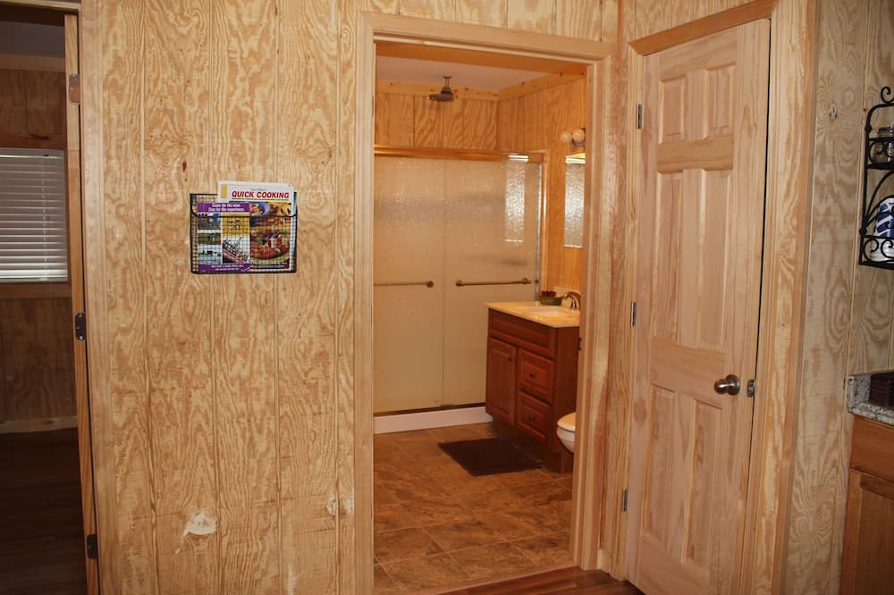 Photo of Bathroom in Goreville