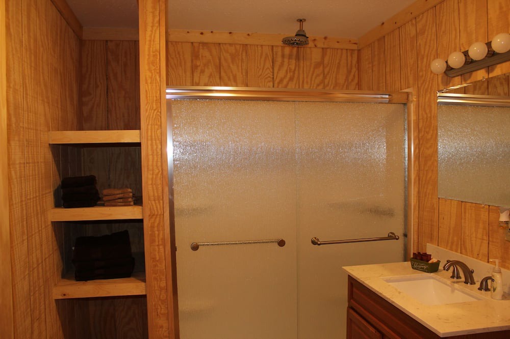 Photo of Bathroom in Goreville