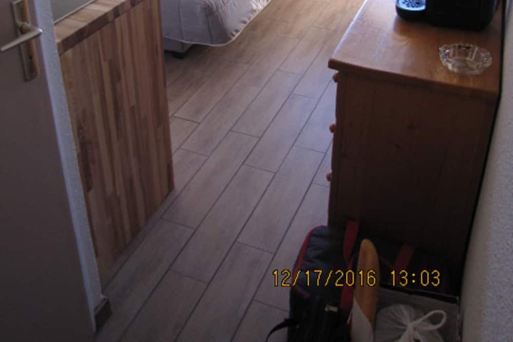 Photo of Bedroom in Eclose-Est