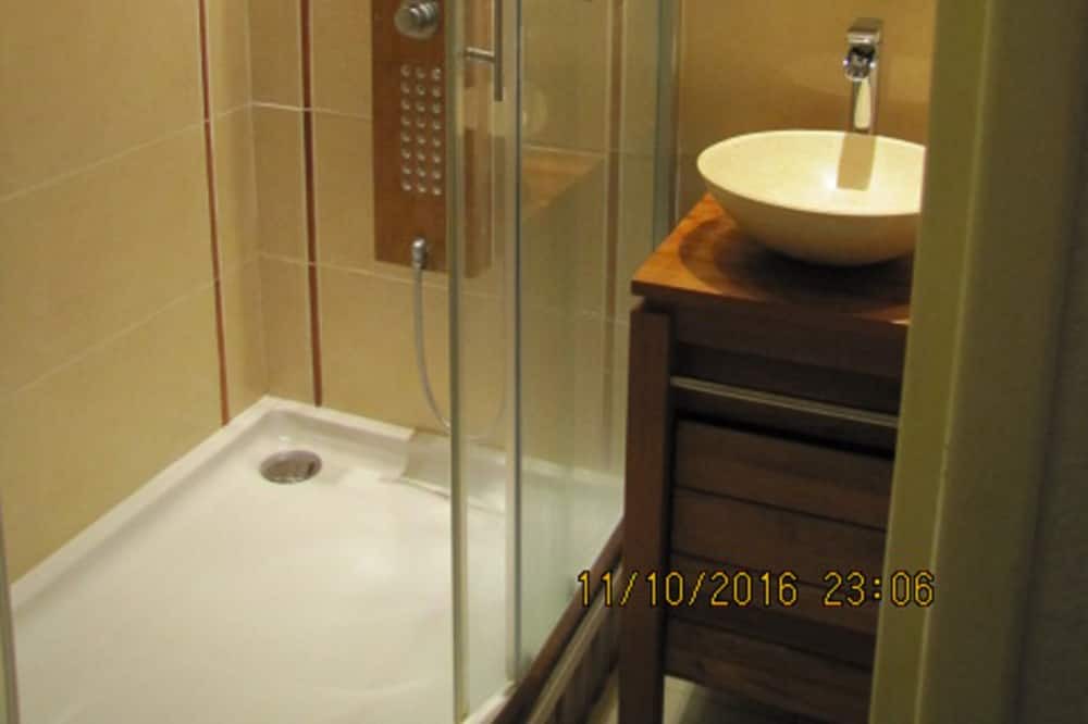 Photo of Bathroom in Eclose-Est